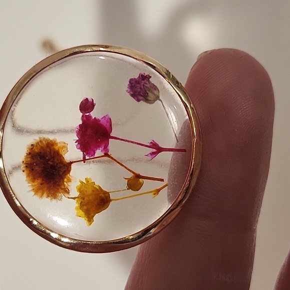 Necklace with real flowers captured in it.. beautiful mix of color. GP - Picture 2 of 10